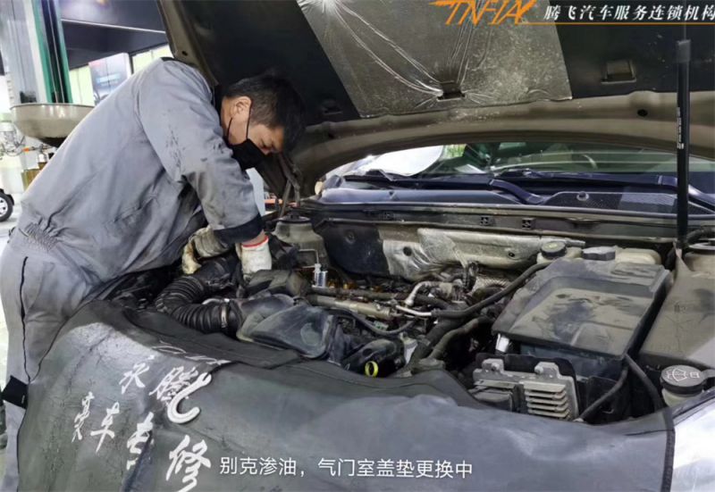 别克滲油，氣門室蓋墊更換中
